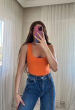 Polyamide White  Scoop Neck Tank Top - Image 2